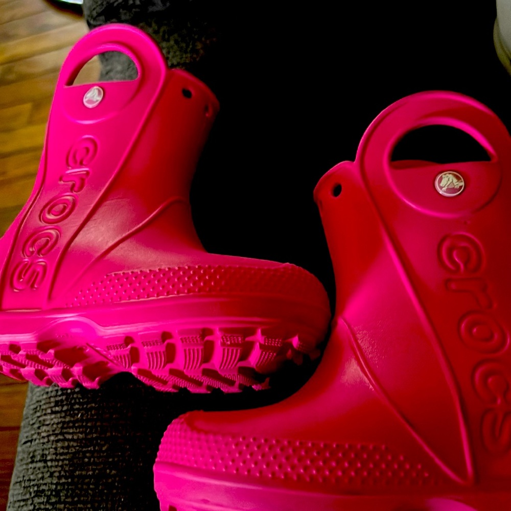 Size 7 toddle Croc Rain boots pink